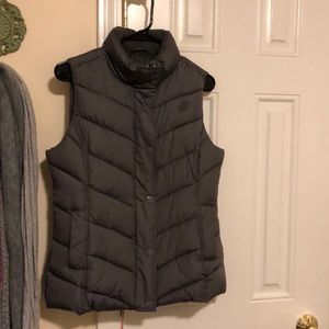 Gap size small puffer vest